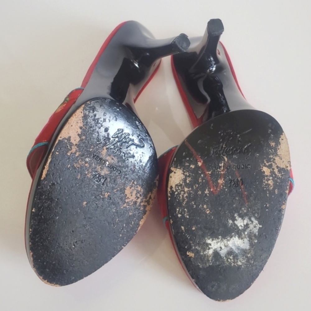 Betsey Johnson Janika Heels Mules Sandals Red Satin Embroidered Floral Size 7.5 - Picture 6 of 14
